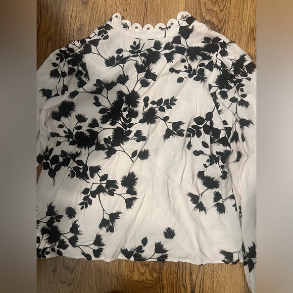 The Odells robin top Floral Black White small revolve $238
Anthropologie chic - Picture 7 of 8